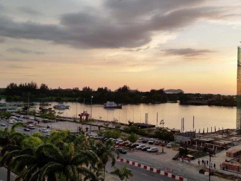 Kk Waterfront Suites At Marina Court Кота-Кинабалу Экстерьер фото